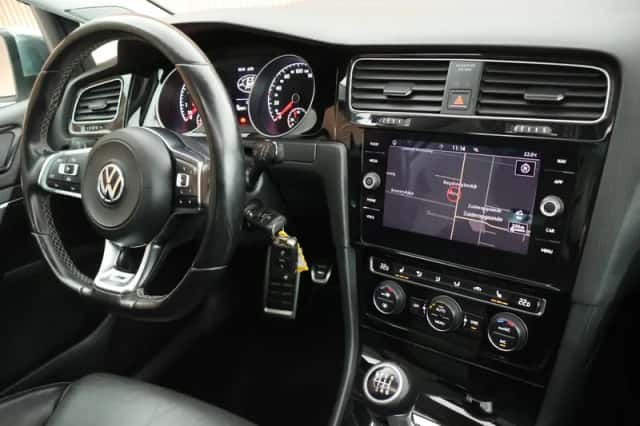Volkswagen Golf (2017) thumbnail 3