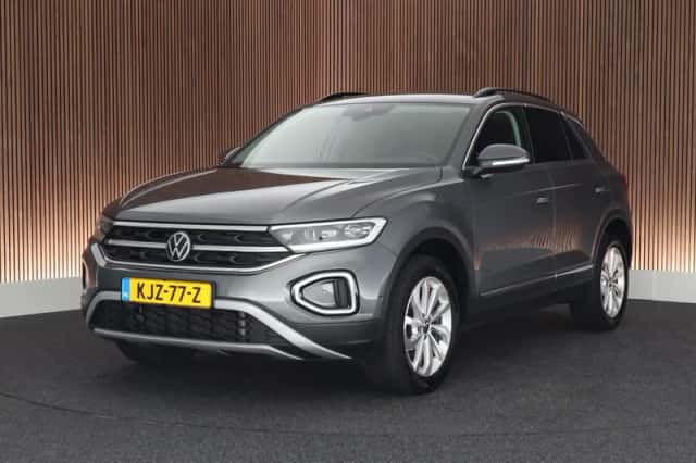 Volkswagen T-Roc (2023) thumbnail 1