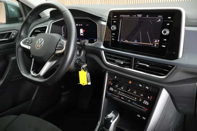 Volkswagen T-Roc (2023) thumbnail 3