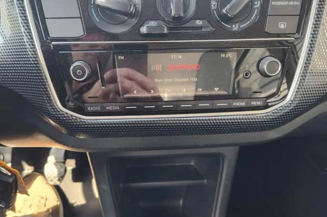 Volkswagen Up! (2019) thumbnail 4