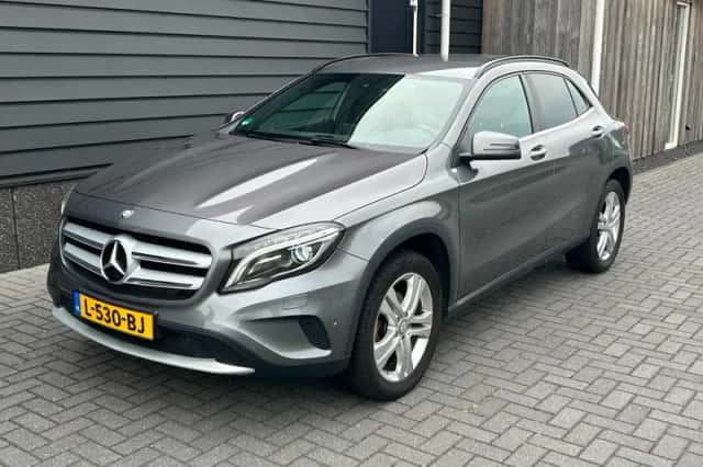 Mercedes-Benz GLA (2017) thumbnail 1