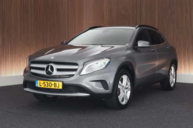 Mercedes-Benz GLA (2017) thumbnail 1