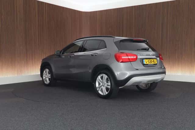 Mercedes-Benz GLA (2017) thumbnail 5