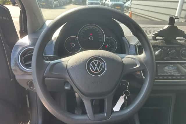 Volkswagen Up! (2023) thumbnail 3