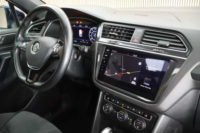 Volkswagen Tiguan (2018) thumbnail 2