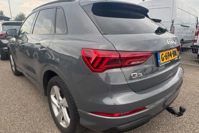 Audi Q3 (2019) thumbnail 2