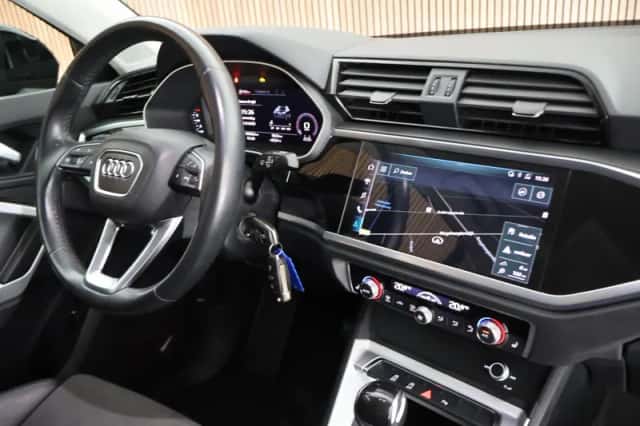 Audi Q3 (2019) thumbnail 3