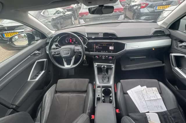 Audi Q3 (2019) thumbnail 4