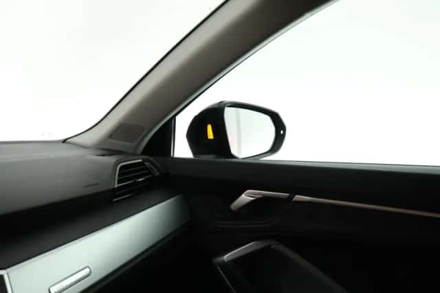 Audi Q3 (2019) thumbnail 5