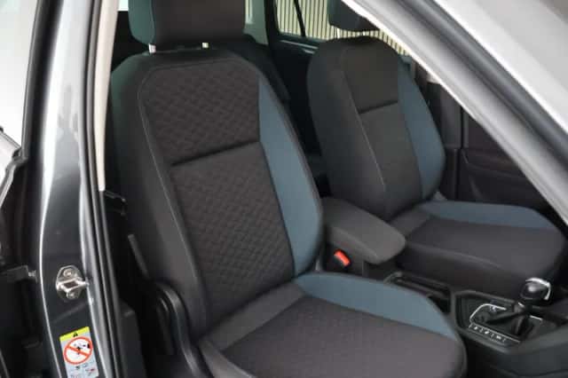 Volkswagen Tiguan (2019) thumbnail 2