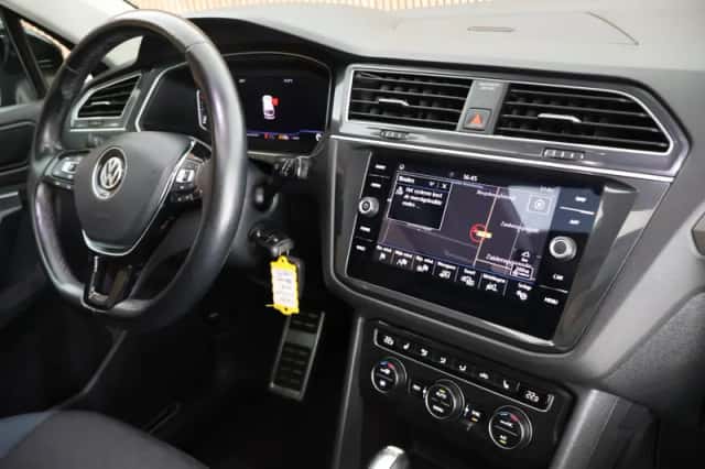 Volkswagen Tiguan (2019) thumbnail 3