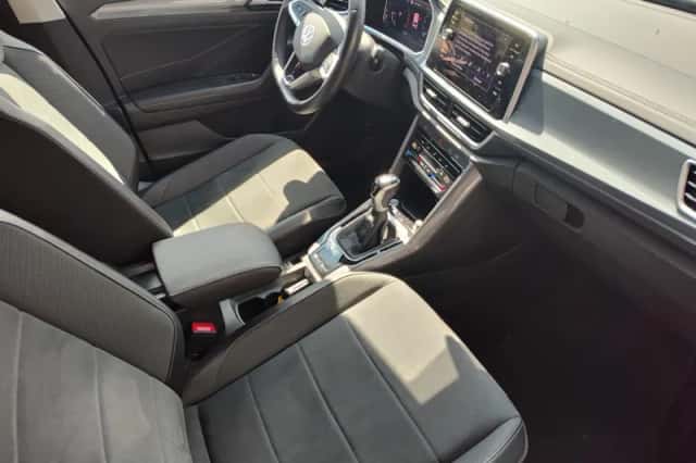 Volkswagen T-Roc (2023) thumbnail 2