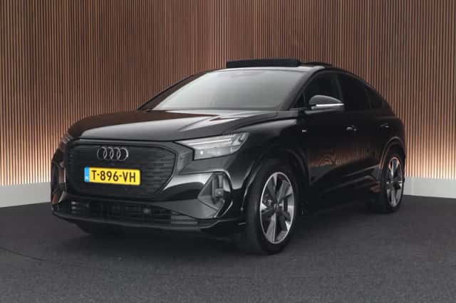 Audi Q4 (2023) thumbnail 1