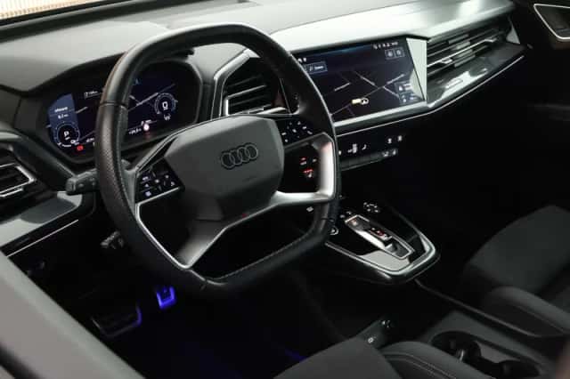 Audi Q4 (2023) thumbnail 3