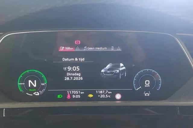 Audi e-tron (2022) thumbnail 5