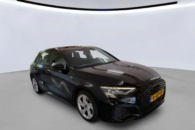 Audi A3 (2022) thumbnail 2