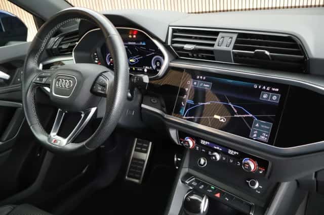 Audi Q3 (2021) thumbnail 3