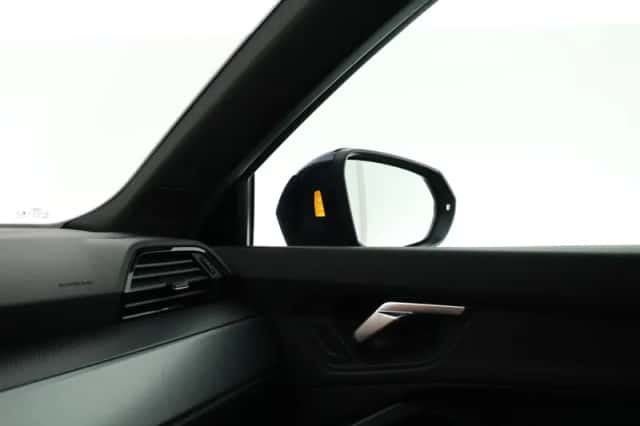 Audi Q3 (2021) thumbnail 5