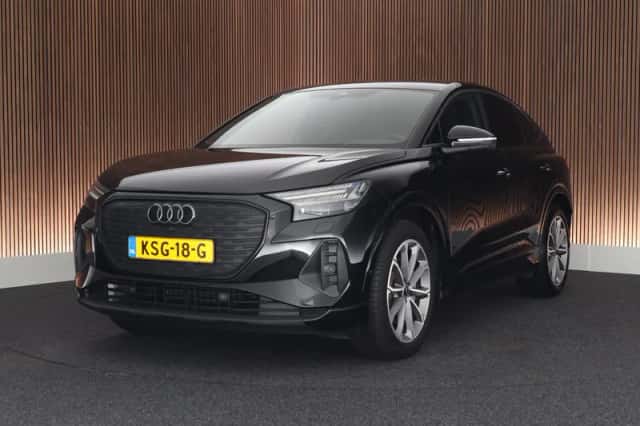 Audi Q4 (2023) thumbnail 1
