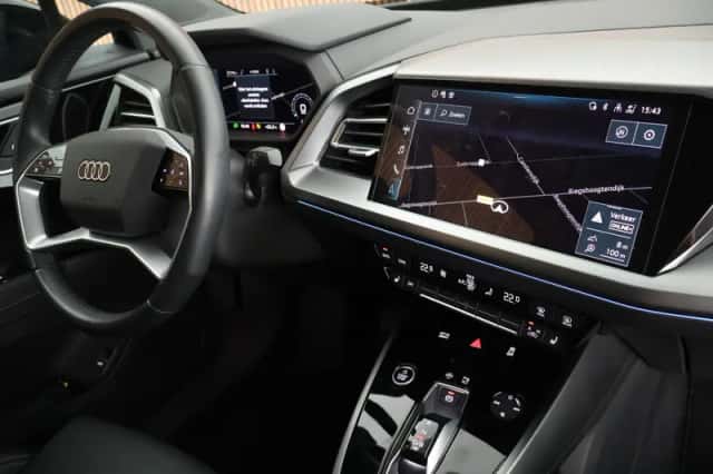 Audi Q4 (2023) thumbnail 3