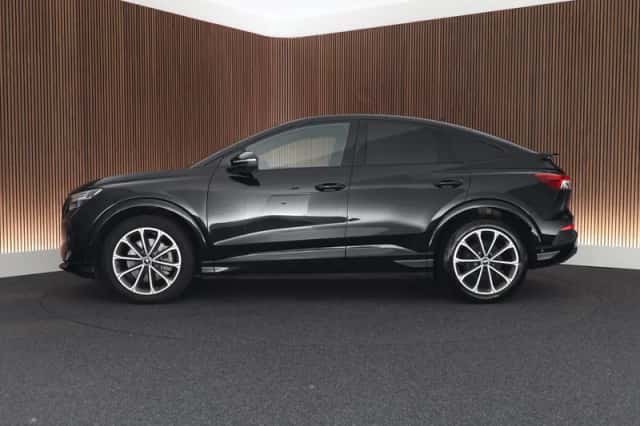Audi Q4 (2023) thumbnail 5