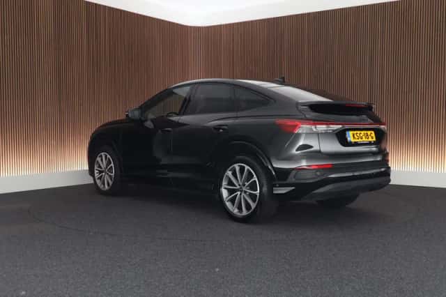 Audi Q4 (2023) thumbnail 6