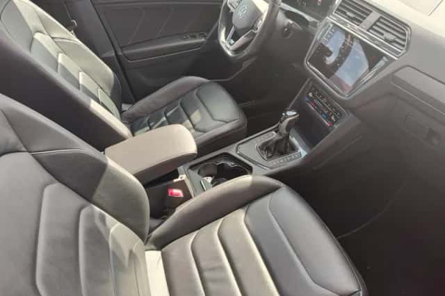 Volkswagen Tiguan (2023) thumbnail 2