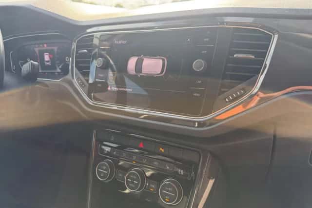 Volkswagen T-Roc (2020) thumbnail 2