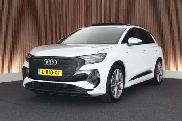Audi Q4 e-tron (2021) thumbnail 1