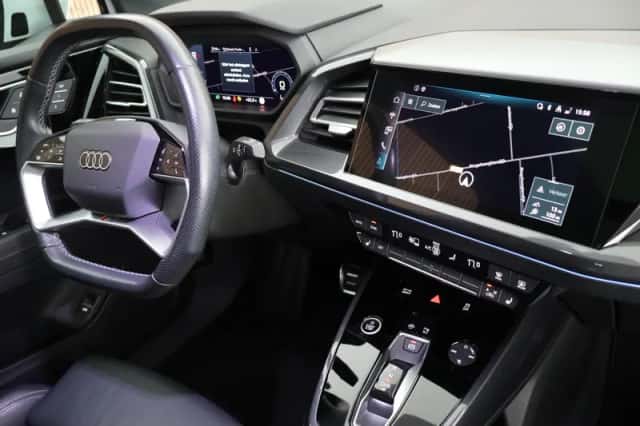 Audi Q4 e-tron (2021) thumbnail 3
