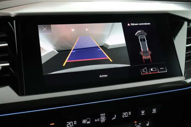 Audi Q4 e-tron (2021) thumbnail 4