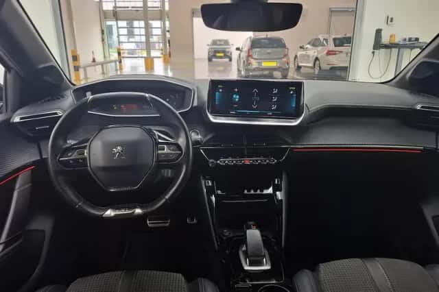 Peugeot e-208 (2021) thumbnail 2