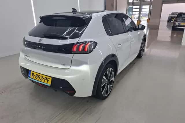 Peugeot e-208 (2021) thumbnail 4