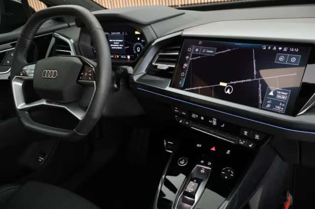 Audi Q4 (2024) thumbnail 3