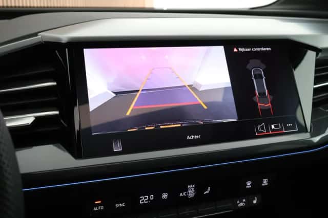 Audi Q4 (2024) thumbnail 4