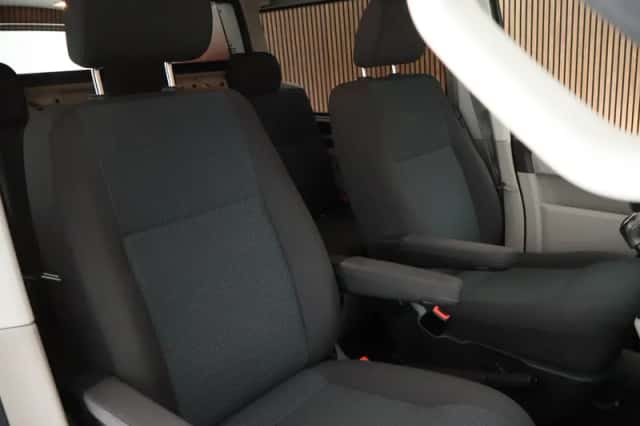 Volkswagen Transporter (2019) thumbnail 2