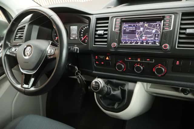 Volkswagen Transporter (2019) thumbnail 3