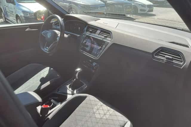 Volkswagen Tiguan (2023) thumbnail 3