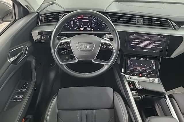 Audi Q8 e-tron (2023) thumbnail 2