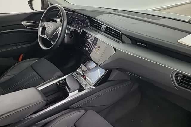 Audi Q8 e-tron (2023) thumbnail 4