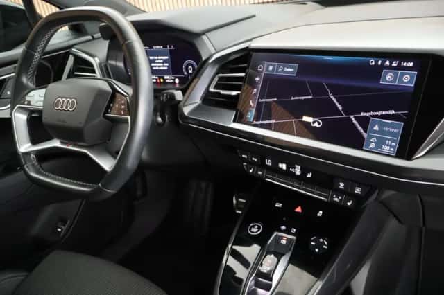 Audi Q4 (2022) thumbnail 2