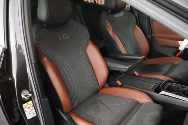 Volkswagen ID.4 (2021) thumbnail 2