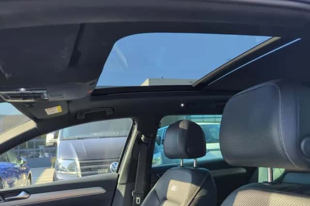 Volkswagen Passat (2020) thumbnail 2
