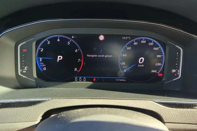 Volkswagen Passat (2020) thumbnail 4