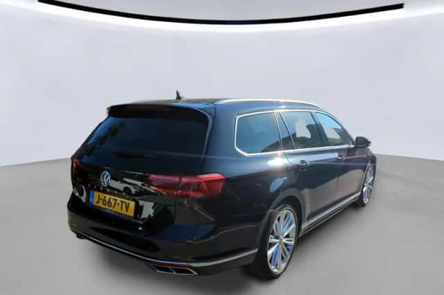 Volkswagen Passat (2020) thumbnail 5