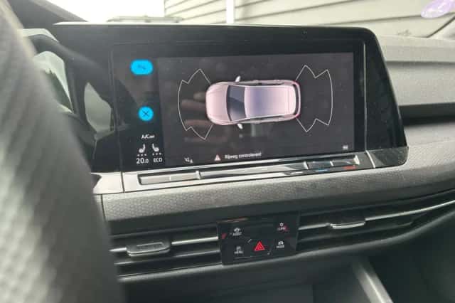 Volkswagen Golf (2021) thumbnail 4