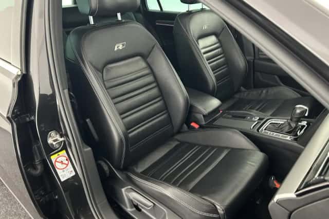 Volkswagen Passat (2021) thumbnail 2