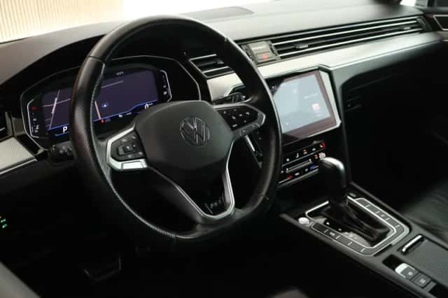 Volkswagen Passat (2021) thumbnail 3