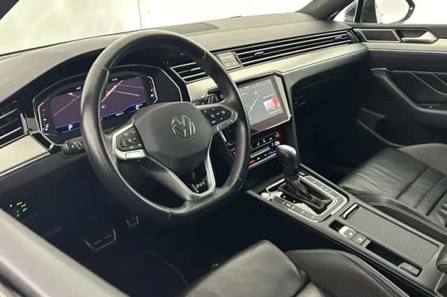 Volkswagen Passat (2021) thumbnail 3