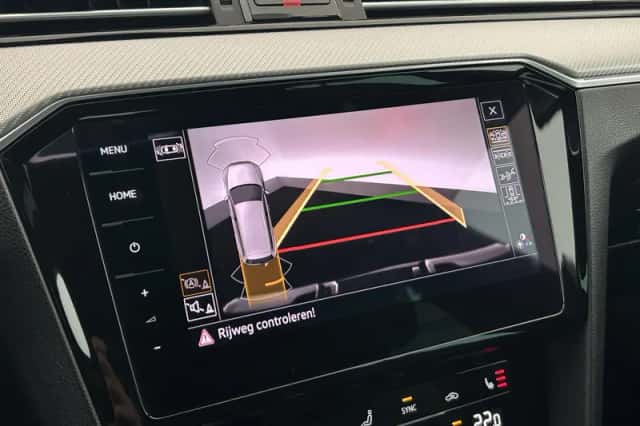 Volkswagen Passat (2021) thumbnail 5